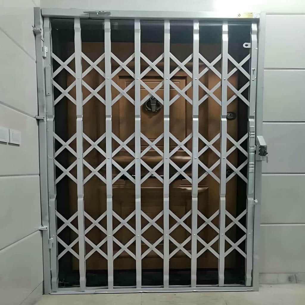 نرده حصاری فلزی ساختمان با یراق مقاوم برای بازشو