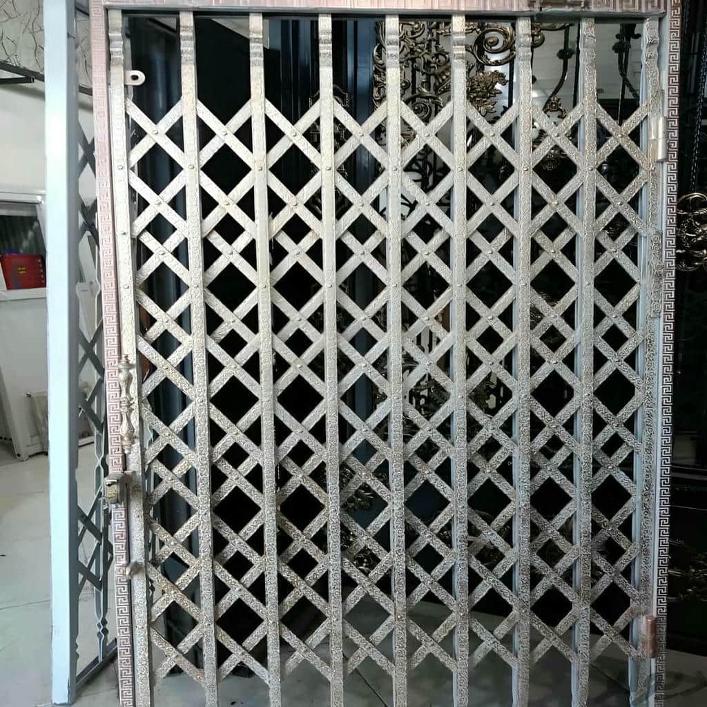 نرده حصاری فلزی ساختمان با ریل روان مدل کشویی
