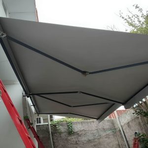 سایبان برقی با زیرسازی محکم دیوار اصول مهم نصب سایبان برقی