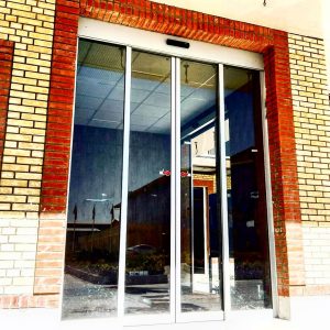 مقایسه کاربردی انواع درب اتوماتیک شیشه ای