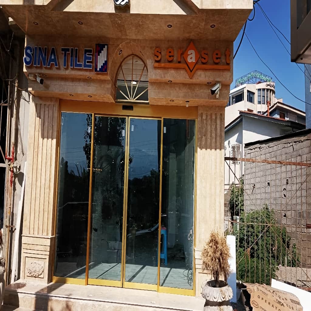 درب اتوماتیک شیشه ای کشویی با فریم آلومینیومی مقاوم تحلیل قیمت درب اتوماتیک شیشه ای کشویی