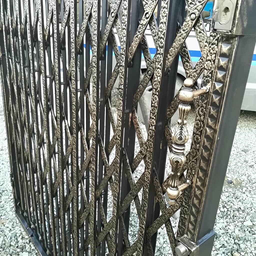 ساخت درب آکاردئونی طلایی سلطنتی با تسمه فولادی