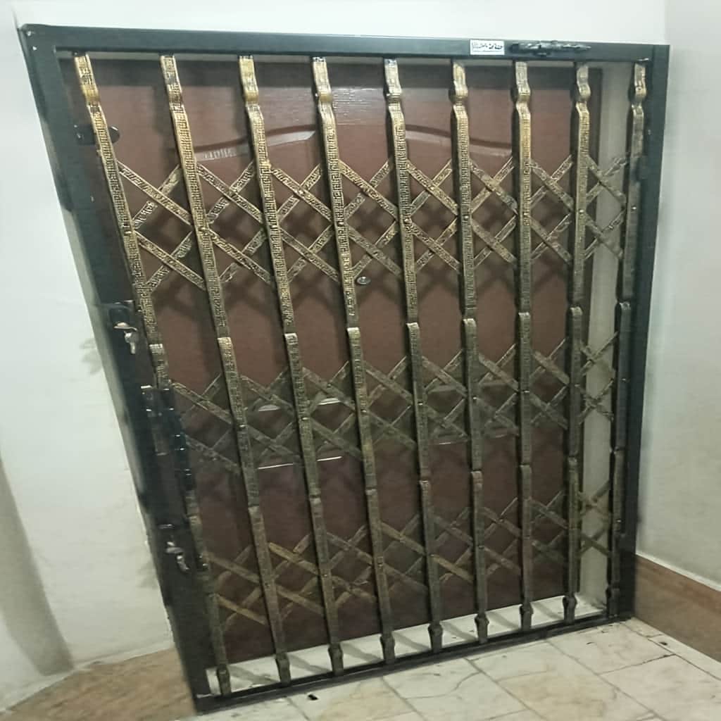 اجرای درب آکاردئونی سه گل تسمه با ریل روان