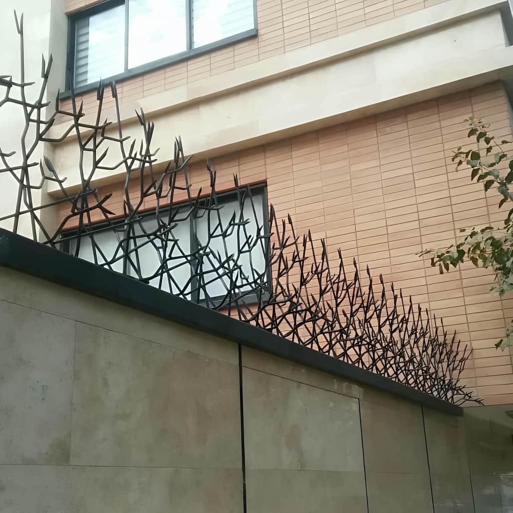 خدمات نصب حفاظ آبشاری روی دیوار سنگی با جوشکاری مقاوم