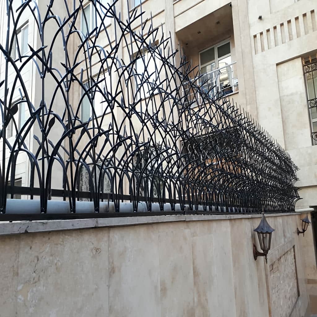 قیمت حفاظ آبشاری روی دیوار سنگی بر اساس متریال و اجرا