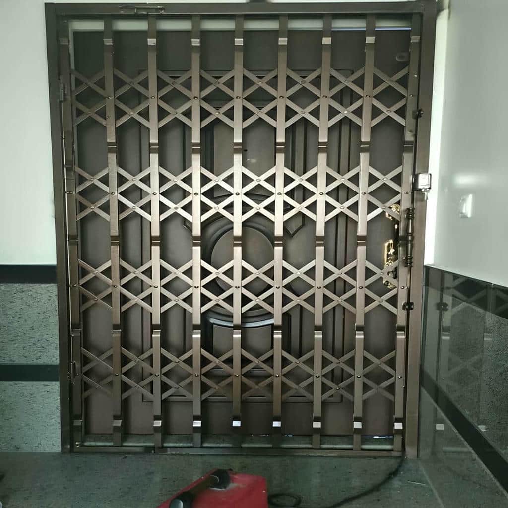 تعمیر درب ریلی آکاردئونی کم جا و تنظیم ریل
