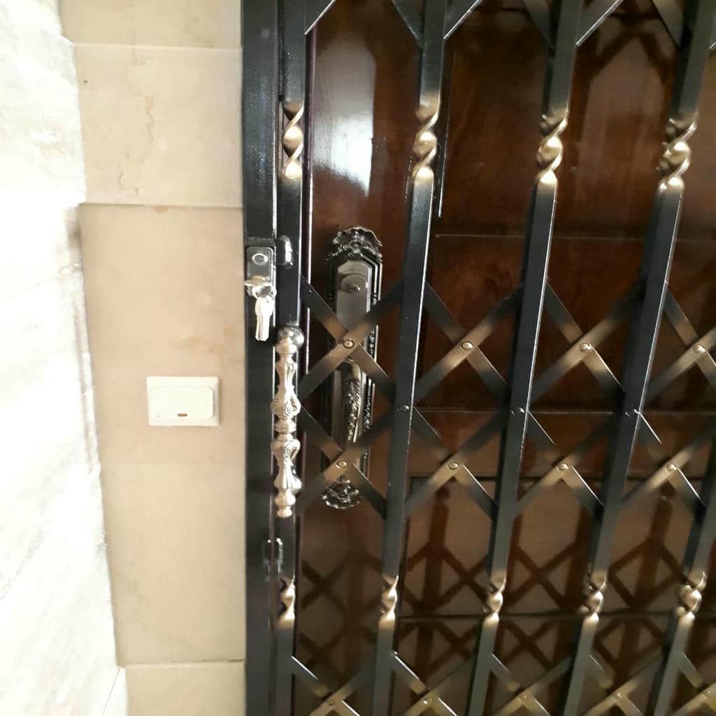 خرید درب آکاردئونی ضد سرقت آپارتمان برای ورودی واحد