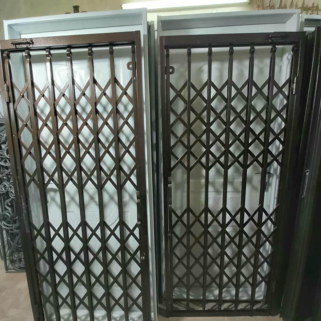 تولید درب آکاردئونی برای واحد اداری با پروفیل آهنی