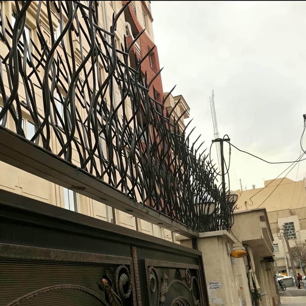خرید حفاظ دیوار فلزی ردیفی برای نمای ساختمان