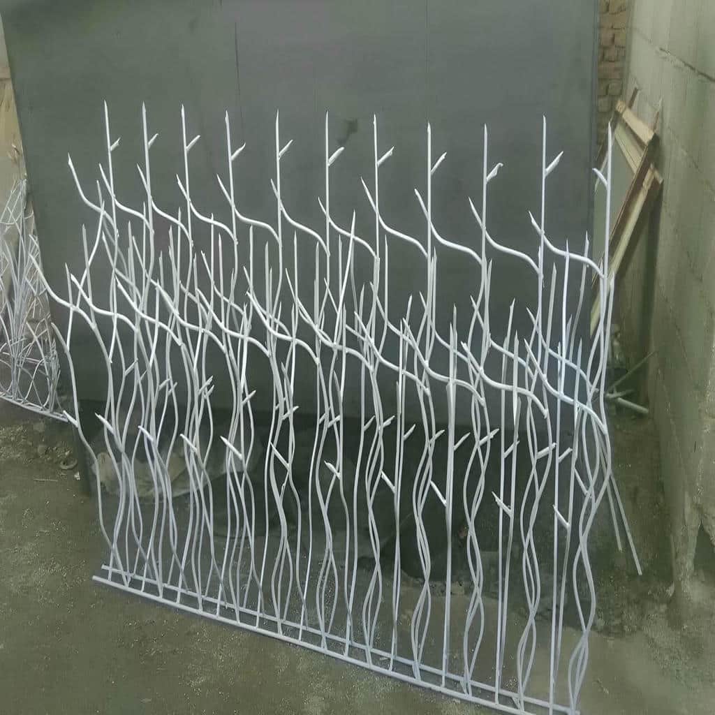 اجرای حفاظ شاخ گوزنی متراکم برای دیوارهای کم‌ارتفاع
