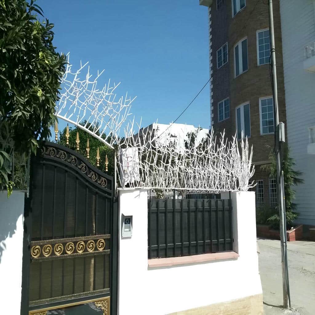 نصب حفاظ دیوار پرتراکم خمکاری شده با پایه مهار شده