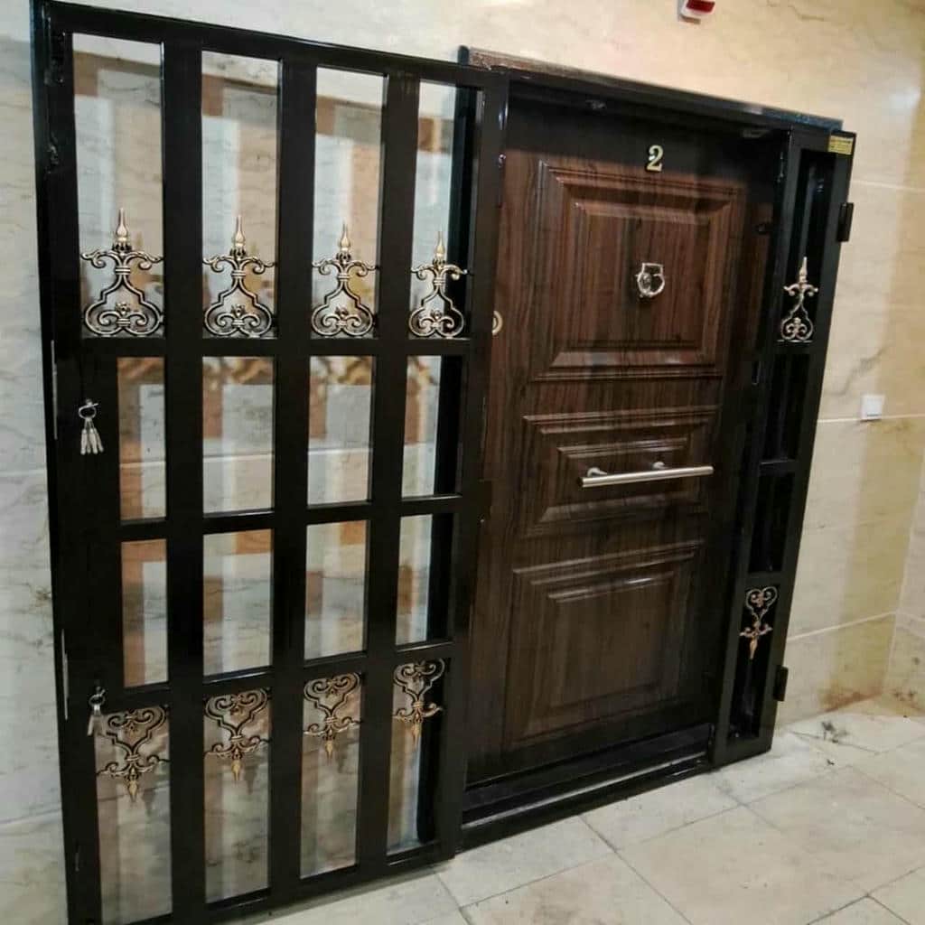 سفارش حفاظ پشت درب آپارتمان ریلی با رنگ کوره‌ای
