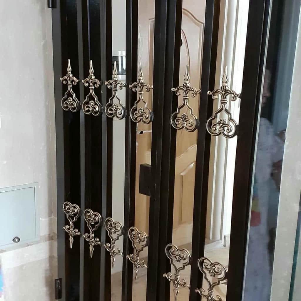 خدمات نصب حفاظ پشت درب آپارتمان ریلی