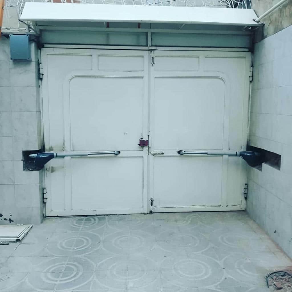 مدل سفارش جک درب دو لنگه لولایی برای پارکینگ