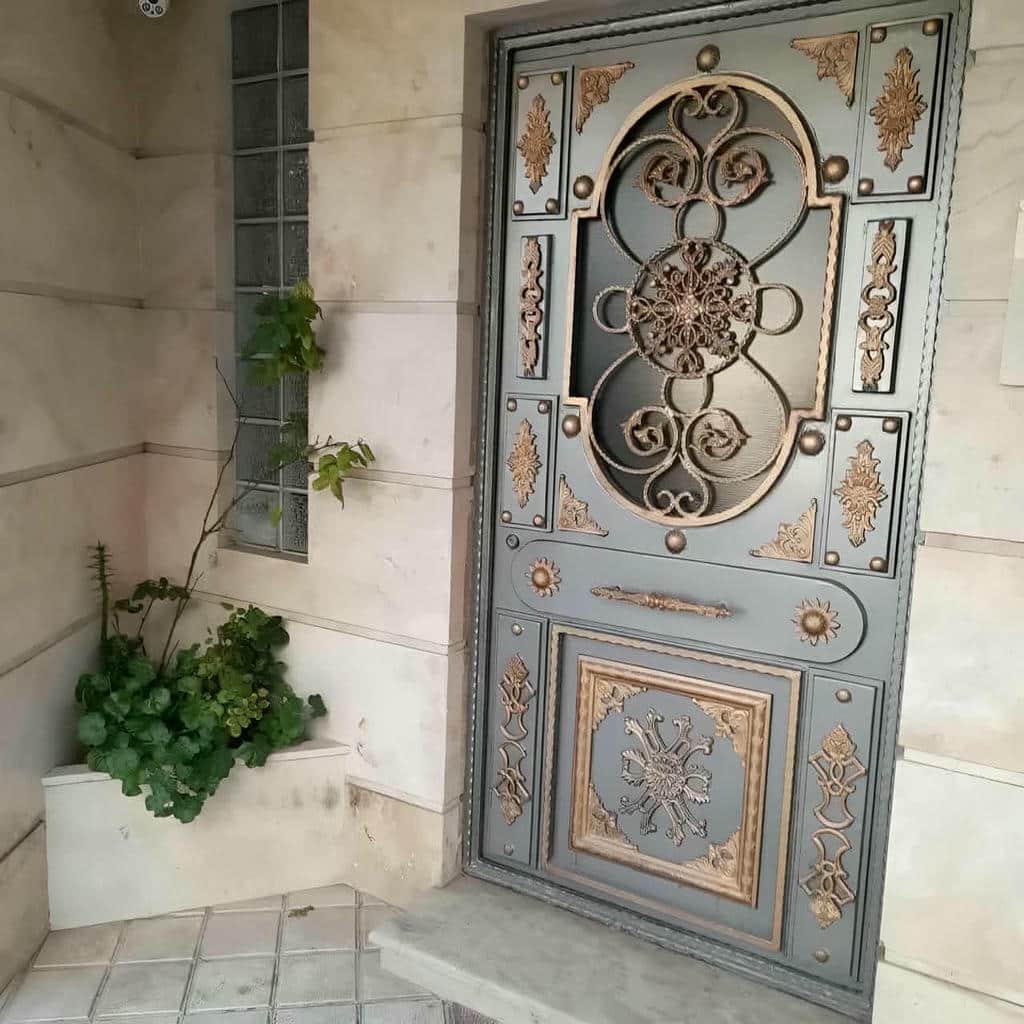 نصب درب حیاط آهنی نفررو برای ورودی حیاط