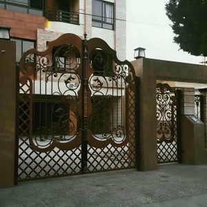 12 مدل درب پارکینگ آهنی ساده قاب دار
