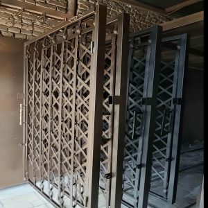 13 مدل درب آکاردئونی تسمه پهن آهنی