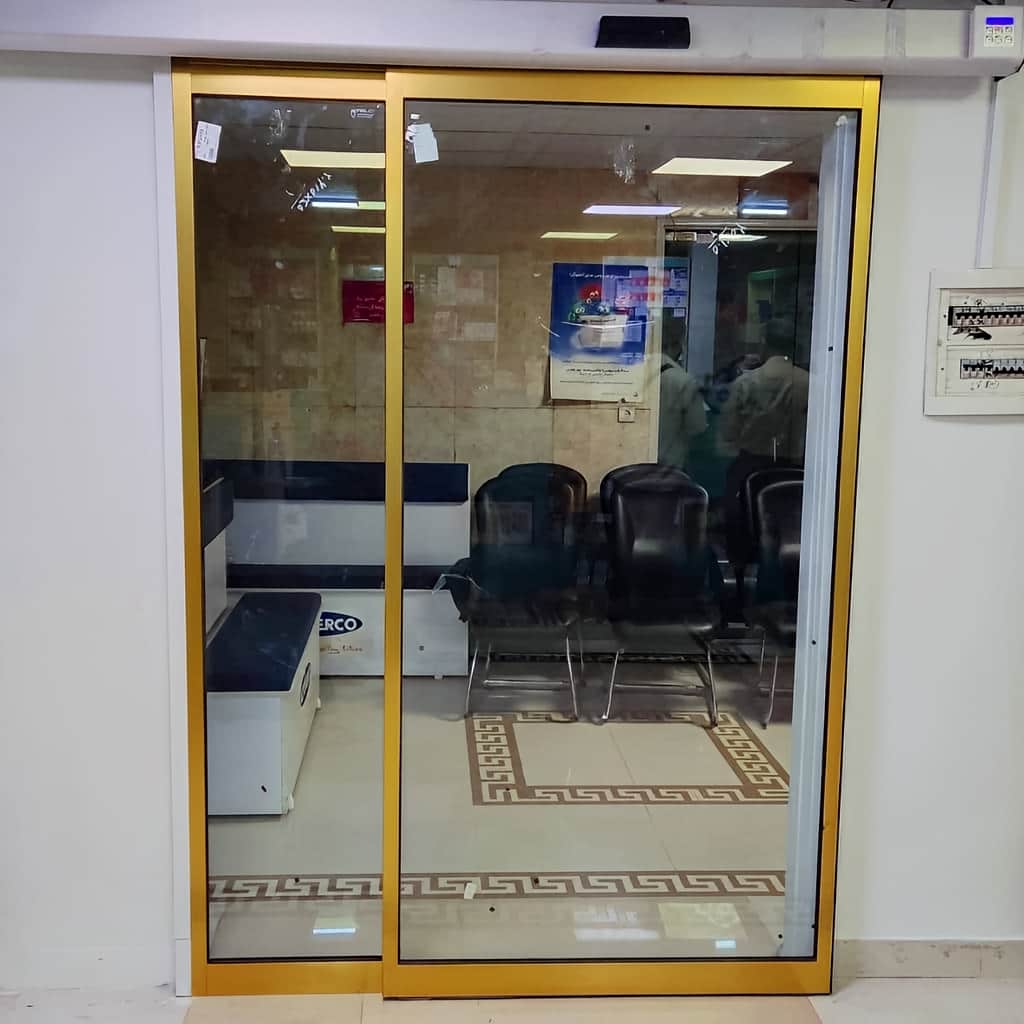 اجرای درب اتوماتیک شیشه ای ورودی ساختمان اداری برای پذیرش