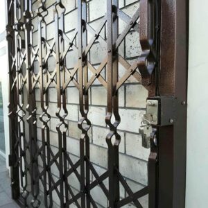 حفاظ متحرک فلزی برای ورودی ساختمان