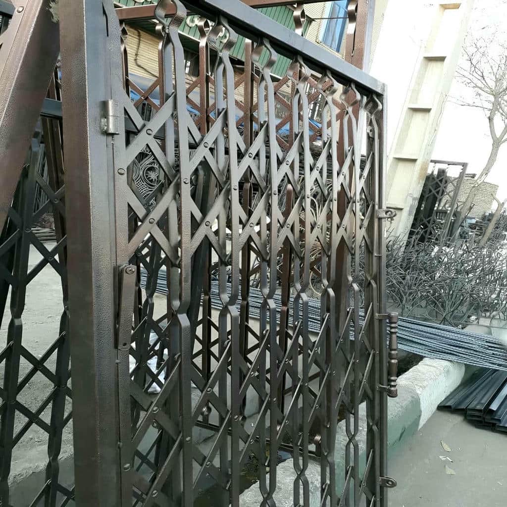 حفاظ درب ورودی سفارشی فلزی با طراحی لوکس