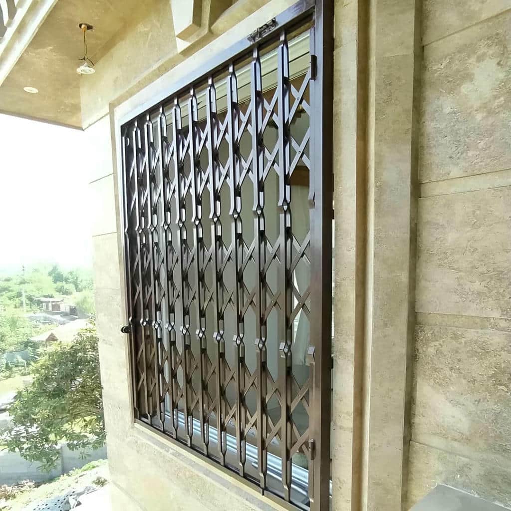 محافظ درب آپارتمان با رنگ هماهنگ نما