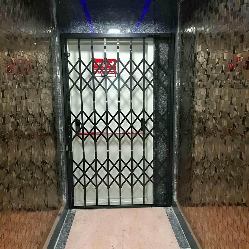 حفاظ آکاردئونی ورودی ساختمان با مدل جمع شونده