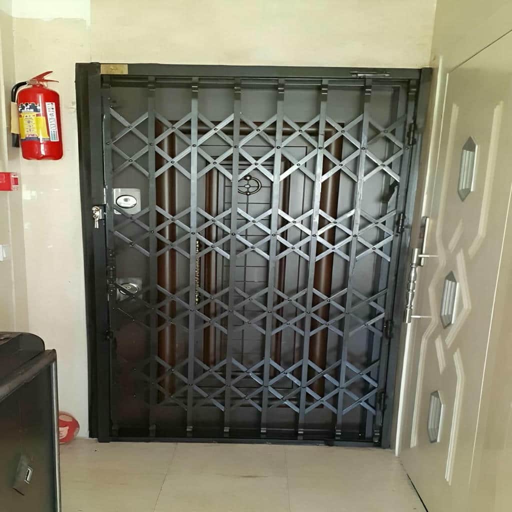 حفاظ درب ضد سرقت فلزی ورودی ساختمان