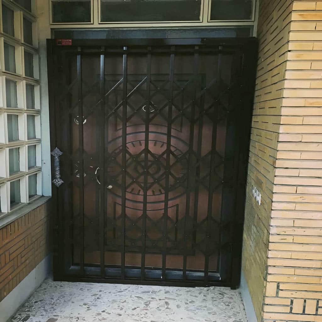 محافظ درب آپارتمان با پوشش سطحی باکیفیت