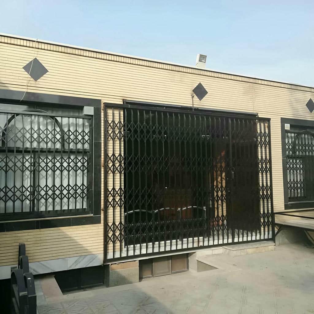 درب آکاردئونی آپارتمان ورودی ساختمان با پوشش رنگ مقاوم