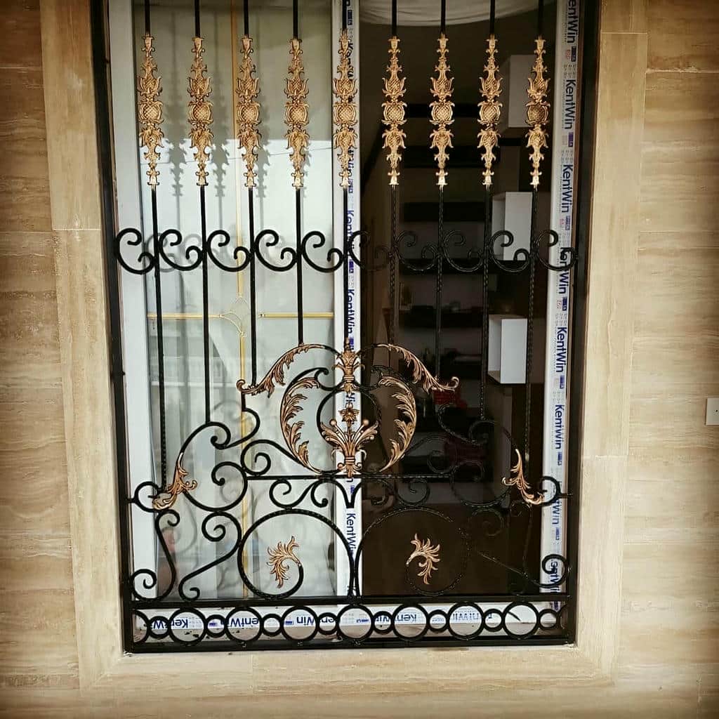 حفاظ پنجره فرفورژه با ساختار فلزی