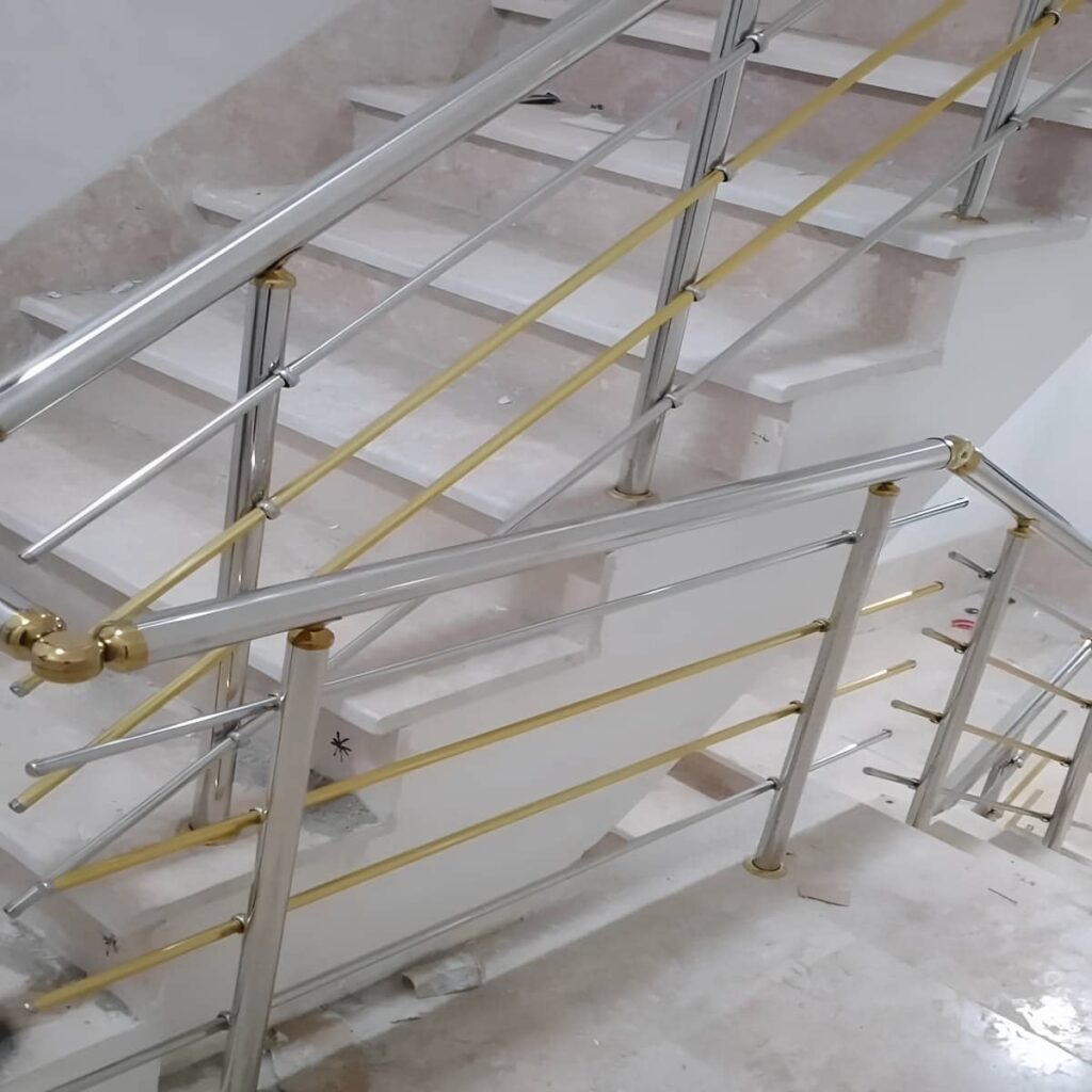 نرده استیل راه پله پایه دار