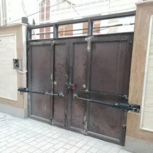 اپراتور درب پارکینگ با رنگ هماهنگ نما