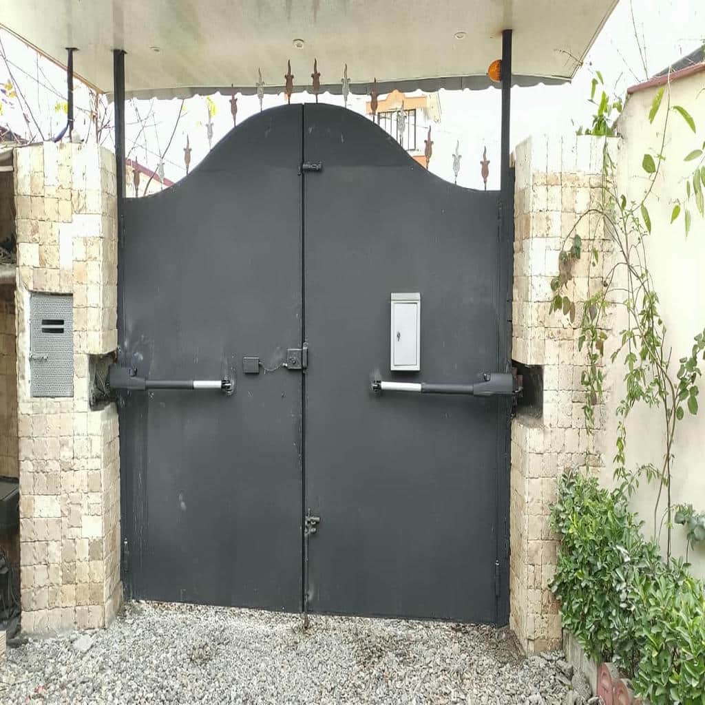 جک درب پارکینگ ریلی با بدنه مقاوم و طراحی کاربردی