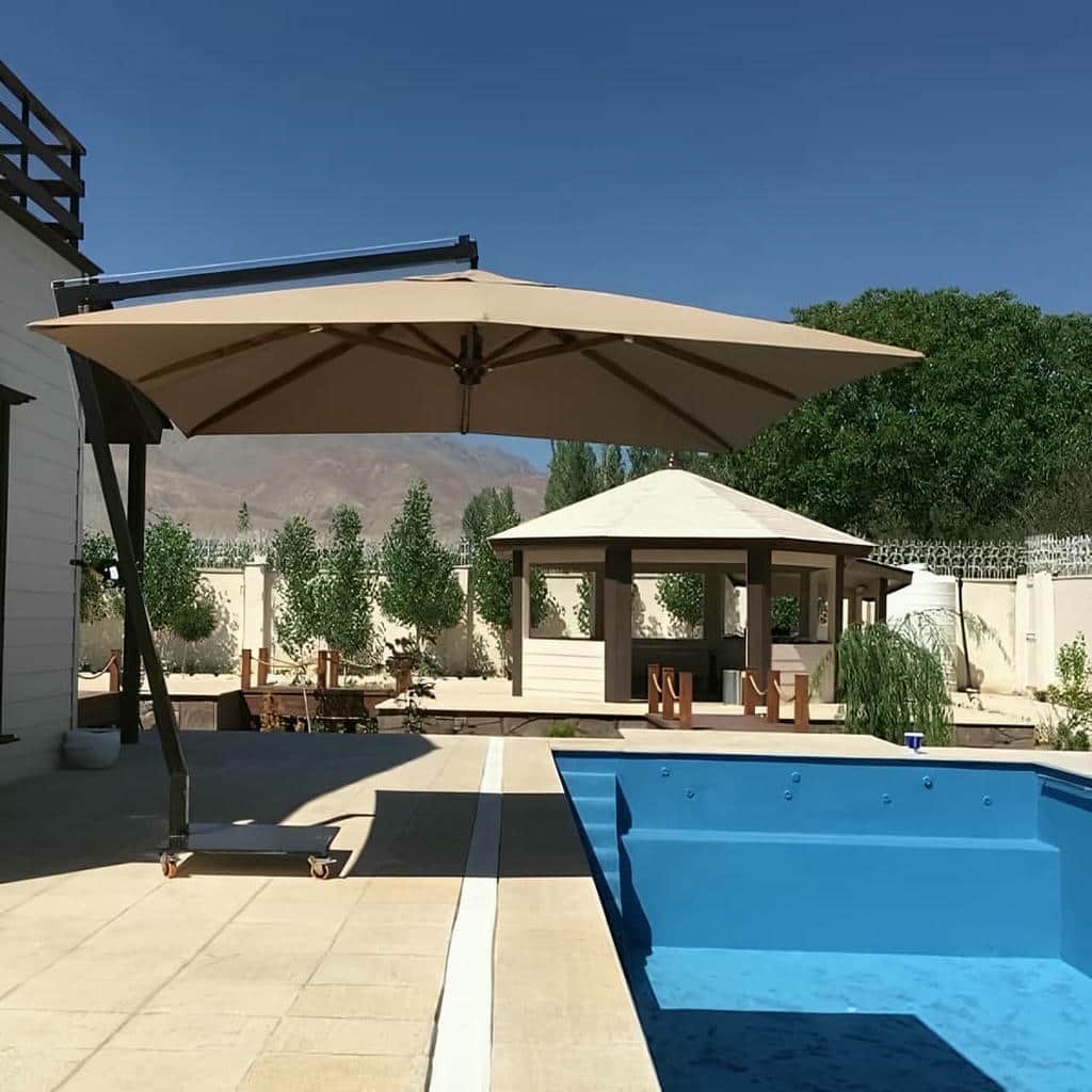 سایبان برقی بازویی کنار فضای باز