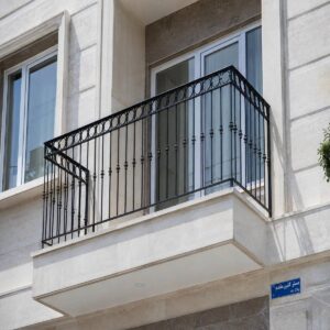 نرده بالکن ویلایی با طراحی کلاسیک
