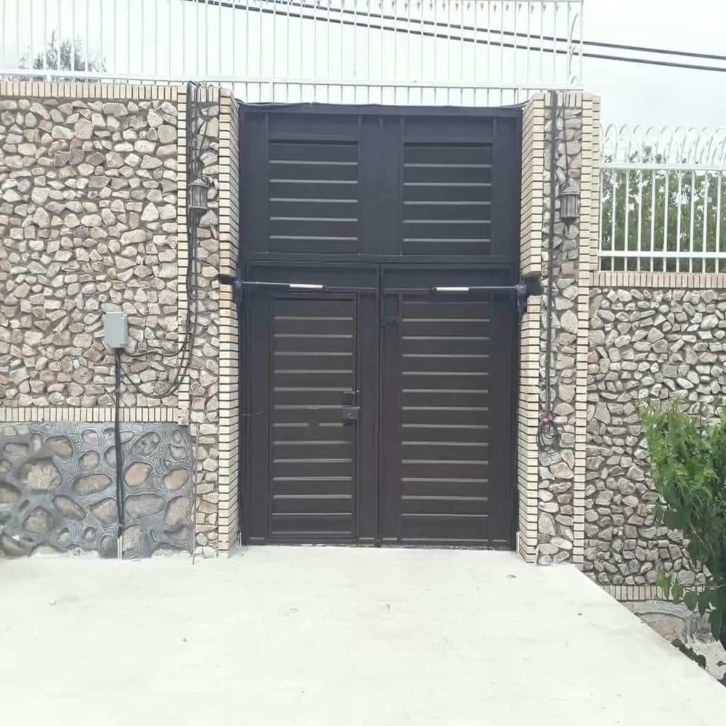 جک درب پارکینگ بازویی استان آذربایجان غربی با ظاهر فلزی