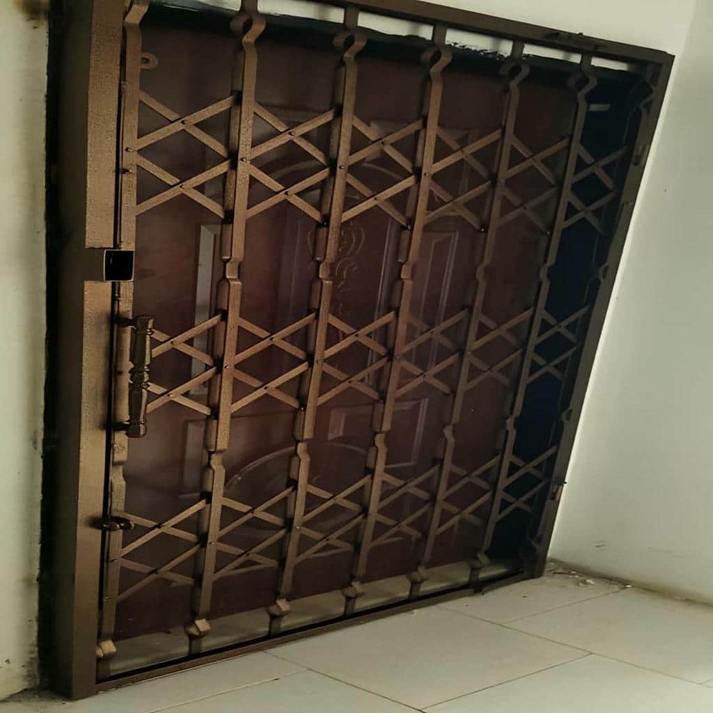 حفاظ آکاردئونی ورودی ساختمان فلزی