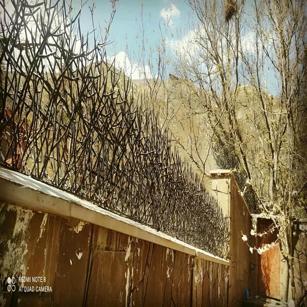 حفاظ دیوار مدل مدرن کنار ورودی