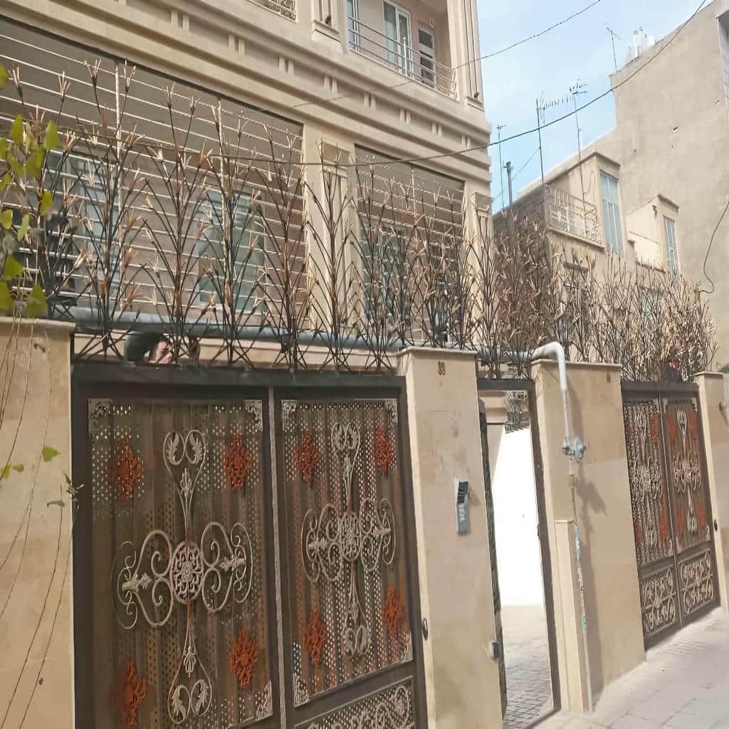 مدل حفاظ دیوار مشکی فضای باز