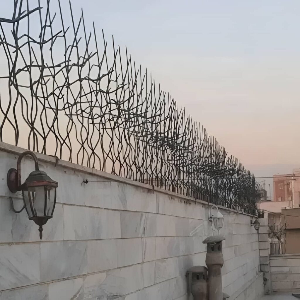 نرده حفاظ دیوار فلزی با فرم شاخه ای