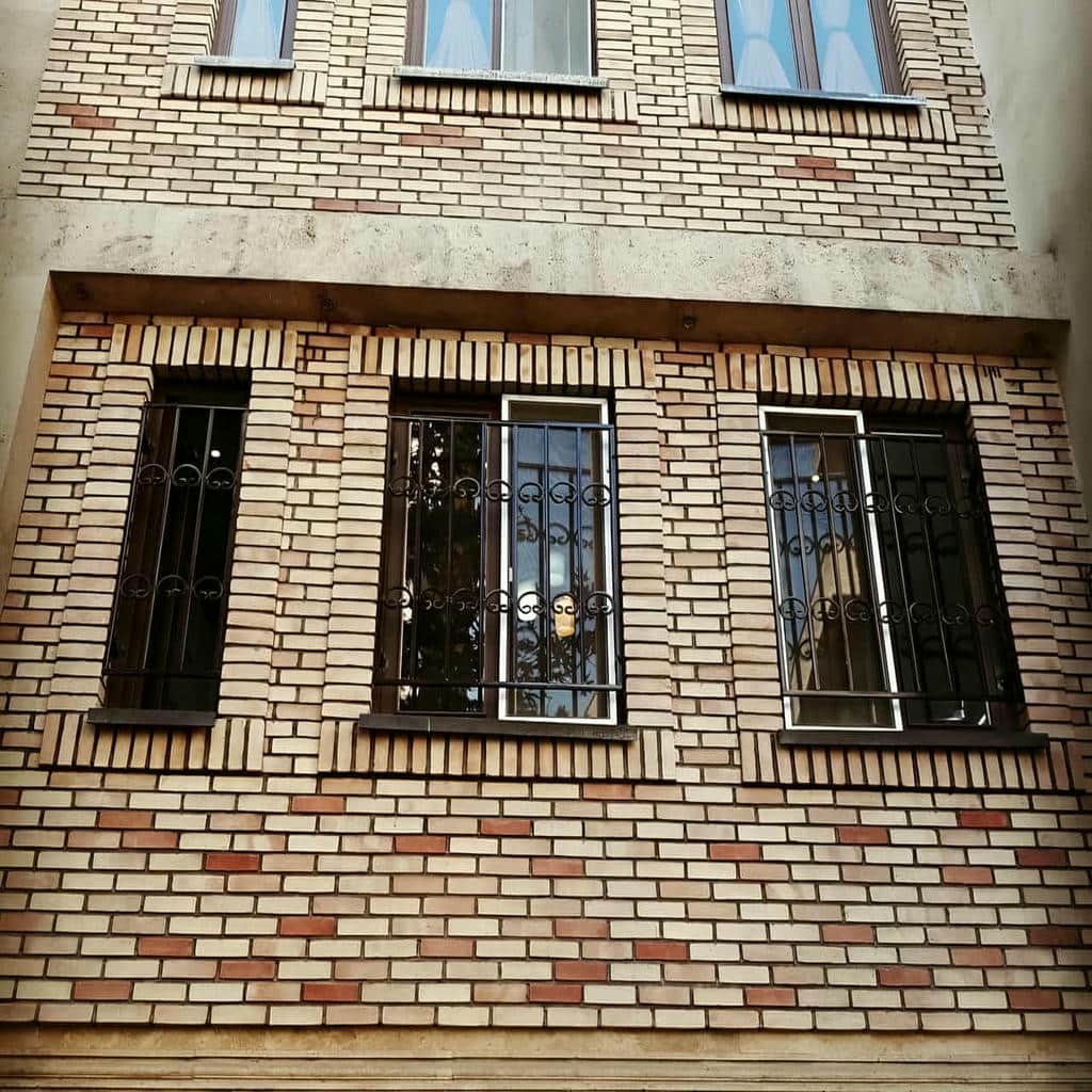 نرده پنجره فلزی برای ساختمان مسکونی