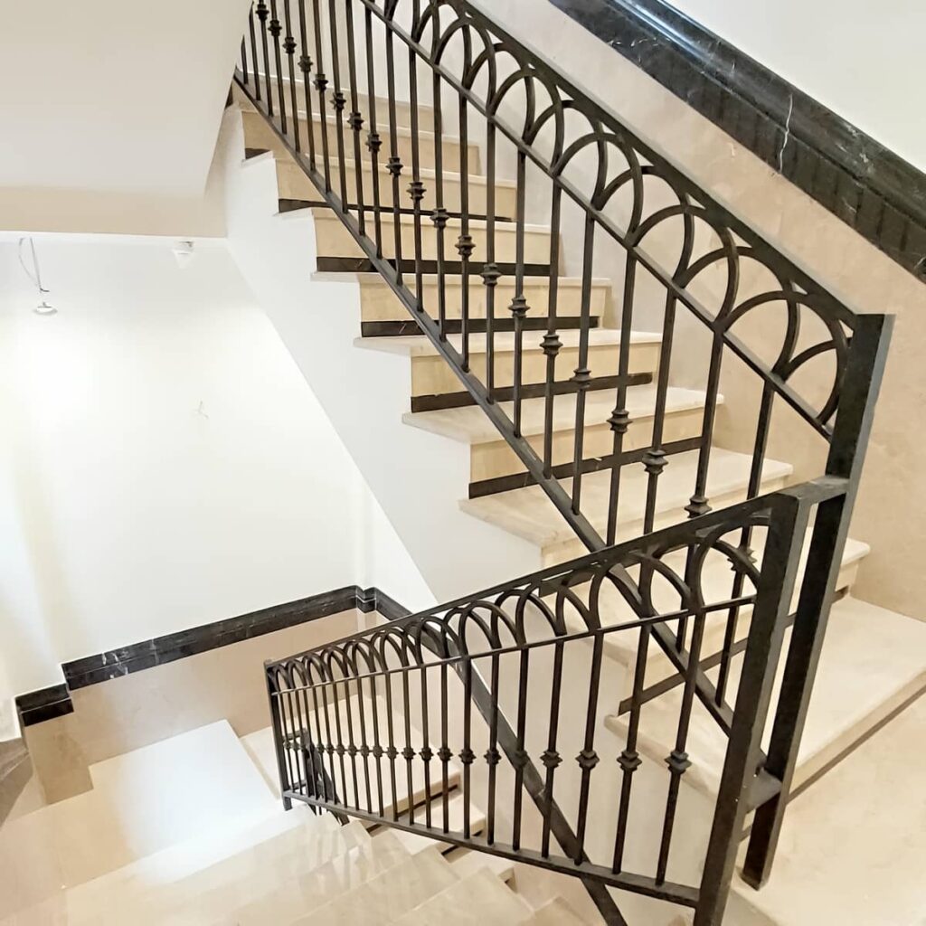 هندریل راه پله با فرم ساده