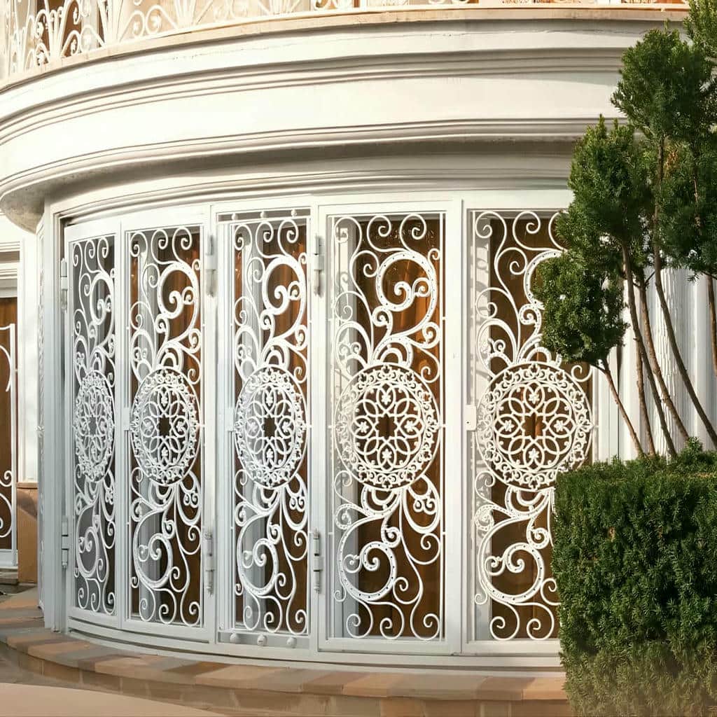 گارد پنجره فلزی در فضای مسکونی