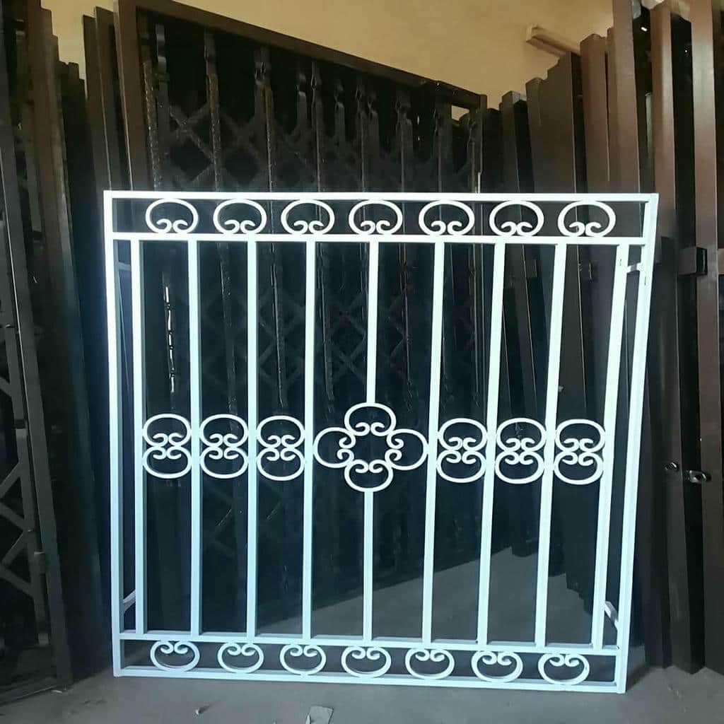 گارد پنجره مشکی اصفهان